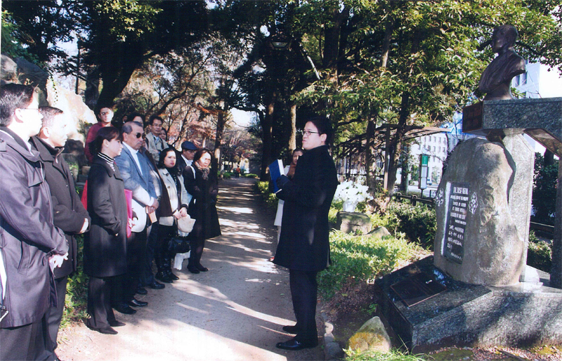Vice Consul Christian de Jesus shares some of Dr. Rizal’s experiences in Japan with embassy personnel.