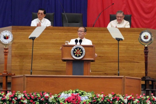 President Benigno Simeon Aquino III delivers his First State of the Nation Address (SONA) Monday (July 26) during the opening of the First Joint Regular Session of the 15th Congress at the Batasan Pambansa in Quezon City. Also in photo are (from left) Senate President Juan Ponce Enrile and House Speaker Feliciano Belmonte. (Rey Baniquet-OPS/NIB-Photo)