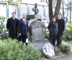 Ms. Gina A. Jamoralin, Chargé d’affaires, a.i., together with Consul General Sulpicio M. Confiado, Vice Consul Christian L. De Jesus and Vice Consul Hans L. Siriban, offered flowers to the monument of Dr. Jose P. Rizal in Hibiya Park, Tokyo, Japan.