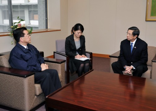 Ambassador Manuel M. Lopez (extreme right) informs State Secretary for Foreign Affairs Yutaka Banno (extreme left) of the Philippine donation of relief goods for the areas affected by the Tohoku-Pacific Ocean Earthquake.
