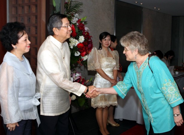 Amb. and Mme. Manuel M. Lopez receiving guests at the luncheon to thank donors and volunteers who collaborated with the Philippine Embassy in providing relief and assistance to victims of the Great East Japan earthquake