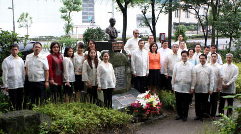 Amb. Manuel M. Lopez and personnel of the Philippine Embassy in Tokyo marking the 150th birth anniversary of Dr. Jose Rizal at the bust of the national hero in Hibiya Park, Tokyo.