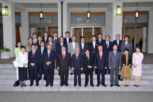 Ambassador Lopez (3rd from right) joins other ASEAN Ambassadors in a dinner hosted by House of Councillors President Takeo Nishioka (5th from right) along with other members of the House of Councillors.