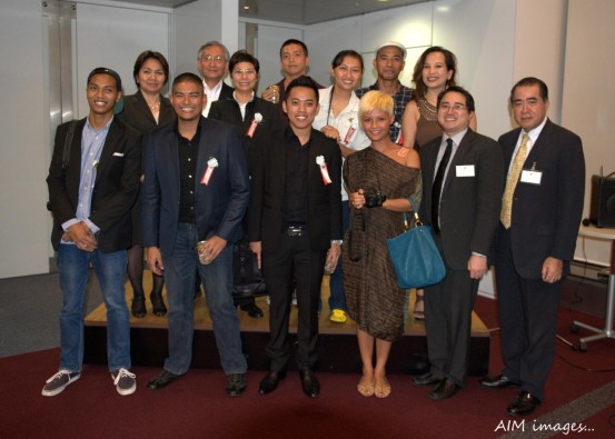 Chargé d’affaires Gina Jamoralin, a.i. and Philippine Embassy officials joij  some of the featured Filipino photographers, guests and Director Yutaka Ohira (2ns from left, 2nd row) of The Photographic Socierty of Japan during a reception honoring the Filipino photogrpahers.