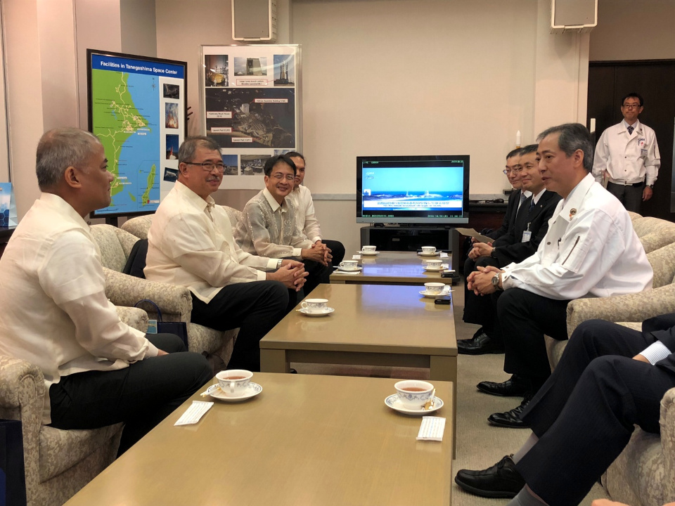 The Philippine delegation, led by Secretary of Science and Technology Dr. Fortunato De la Peña, met with Dr. Hiroshi Yamakawa, President of the Japan Aerospace Exploration Agency (JAXA) and other JAXA officials in a bilateral meeting on the sidelines of the launching of Diwata-2 on 29 October 2018.