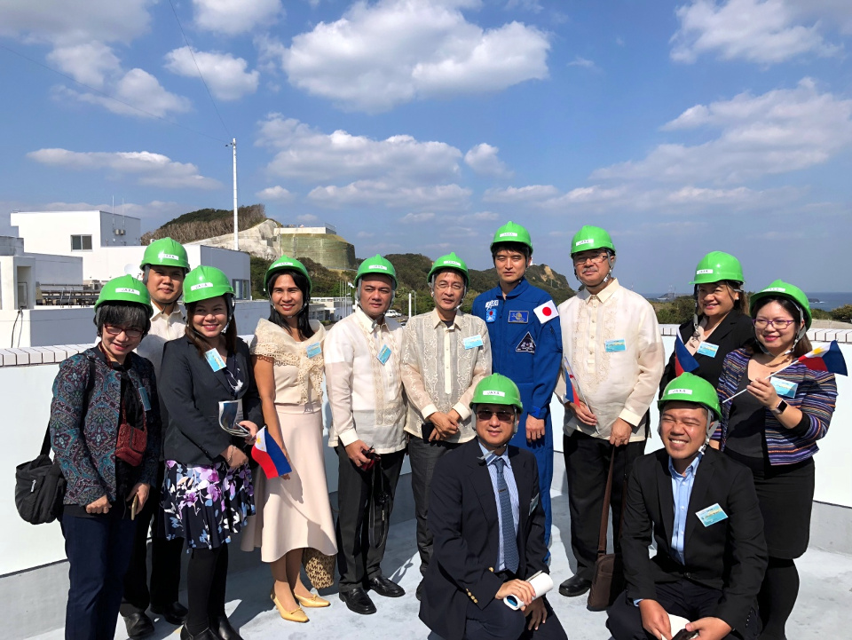The Philippine delegation, led by Secretary of Science and Technology Dr. Fortunato De la Peña (third from right), witnessed the launching of Diwata-2 Micro-satellite on-board Japan’s H-IIA Launch Vehicle No. 40.