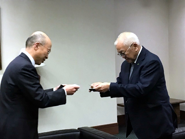 Tokyo Gas Senior Managing Executive Officer and Board Member Mr. Kunio Nohata (left) pays a courtesy call on Ambassador Jose C. Laurel V (right) to report on the progress of their project in the Philippines and extend their  invitation to visit the Tokyo Gas facility in Ibaraki and Chiba prefecture. 